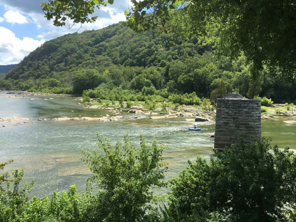 shanadoah river in Harpers Ferry wv